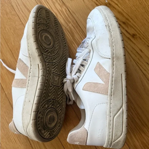 Veja White and Tan Men's Sneakers - Picture 4 of 4